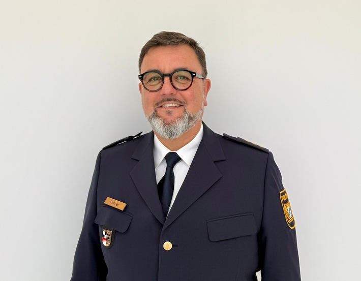 POL-MFR: (1096) Führungswechsel bei der Polizeiinspektion Nürnberg-Süd: Polizeidirektor Thomas Renner übernimmt Dienststellenleitung