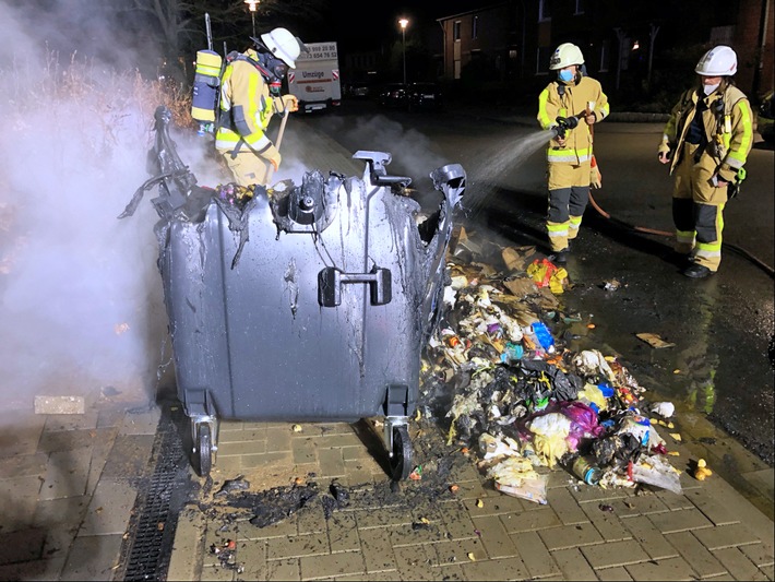 POL-ME: Müllcontainer abgebrannt: Polizei ermittelt - Monheim am Rhein - 2203027