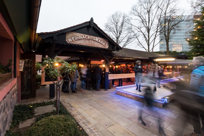 Pressemitteilung: &quot;Traditionelles Weihnachtsbaumschlagen am Steigenberger Airport Hotel&quot;