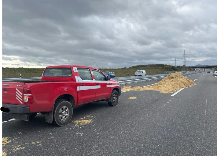 POL-PDLD: B10/AS LD-Nord - Verlorener Heuballen