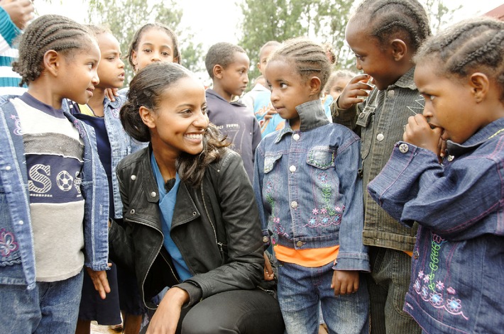 Sara Nuru engagiert sich seit über drei Jahren für Karlheinz Böhms Äthiopienhilfe Menschen für Menschen (BILD)