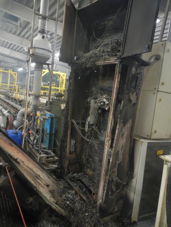 FW-LÜD: Brand in Lüdenscheider Produktionshalle