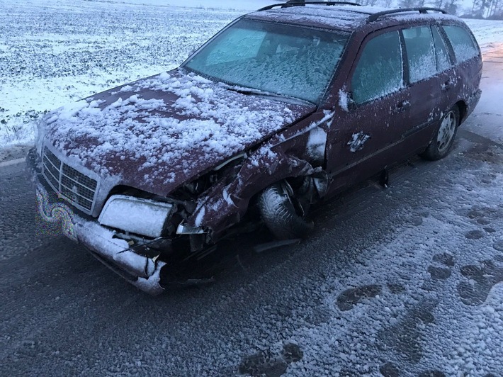 POL-PDKL: Lediglich kleinere Blechschäden bei heftigem Schneefall