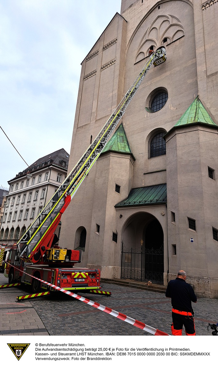 FW-M: Mann vom &quot;Alten Peter&quot; gerettet (Altstadt)