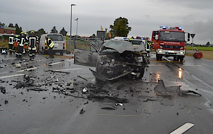 POL-HM: Schwerer Verkehrsunfall auf der Bundesstraße 1 bei Coppenbrügge