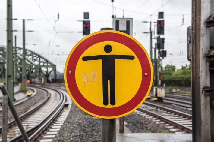 BPOL NRW: Lebensgefährliche Gleisüberschreitung-Bundespolizei ermittelt