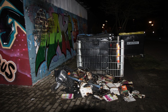 POL-COE: Coesfeld, Schulzentrum/ Müllcontainer brennen