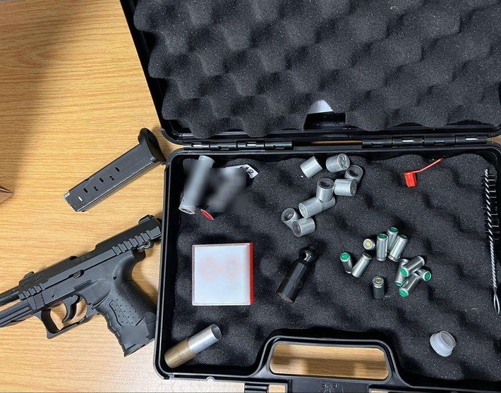 BPOL NRW: Bundespolizei stellt Schreckschusspistole und verschiedenste Munition sicher