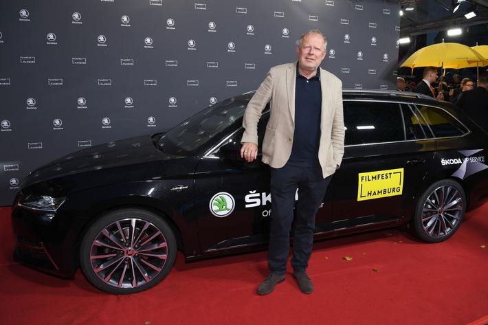 Internationale Filmstars fahren mit SKODA stilecht zum roten Teppich des 27. Filmfest Hamburg (FOTO)