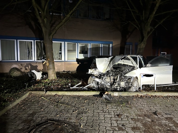 POL-PDLU: Römerberg - Verkehrsunfall mit mehreren verletzten Insassen