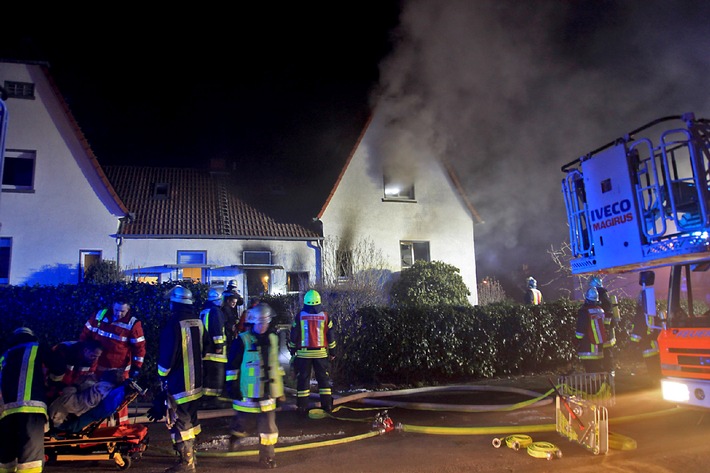 FW-E: Feuer in Einfamilienhaus in Essen-Kray, 84-jähriger Mann verletzt
