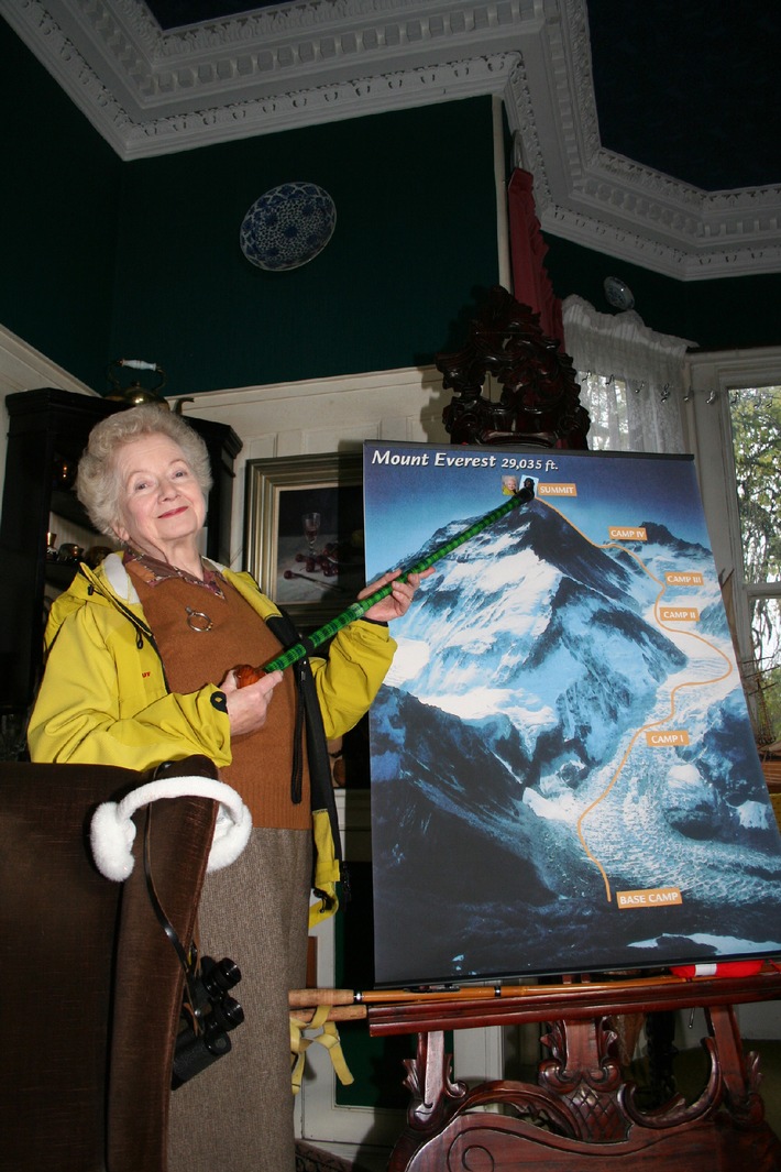 Ascension du mont Everest par une femme britannique âgée de 85 ans - le mystère est résolu