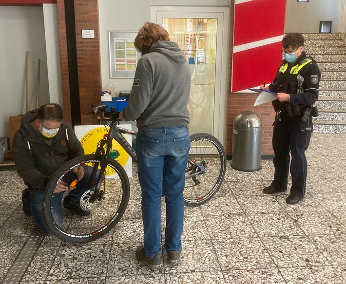 POL-HAM: Sicher mit dem Fahrrad unterwegs: Hammer TüF zu Besuch in Schulen
