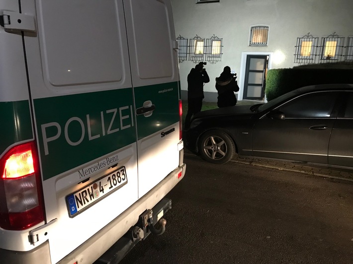 POL-OB: Umfangreiche Durchsuchungsmaßnahmen der Polizei in NRW und Hessen - II
