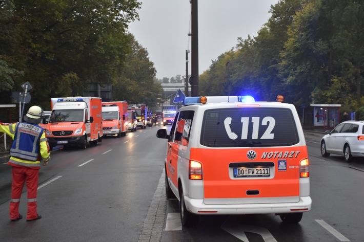 FW-DO: 25.10.2016 - ABC-Einsatz in Mitte Süd / Max-Planck-Gymnasium musste geräumt werden