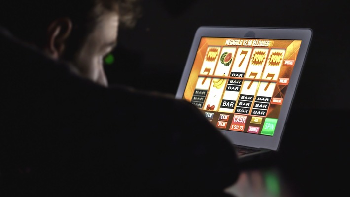 Online-Geldspiele: Verdoppelung des problematischen Spielverhaltens im Internet / Die Kantone lancieren eine Präventionskampagne