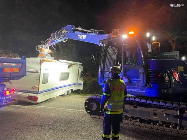 POL-PPWP: Verkehrsunfall mit Wohnwagen