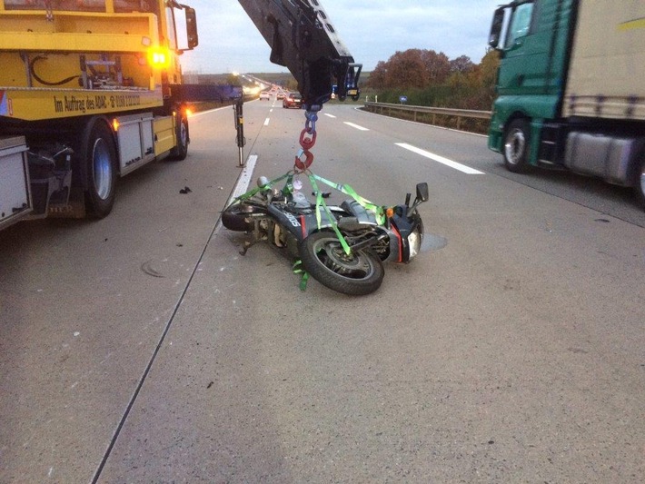 POL-PDNW: Grünstadt. Motorradfahrerin nur leicht verletzt - Vollsperrung der Autobahn 6 nach Verkehrsunfall
