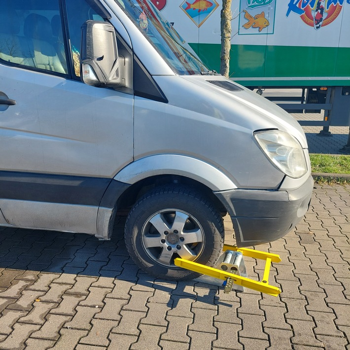 POL-MS: Verkehrskontrollen auf der Autobahn - Fahrzeug mit Anhänger und Gefahrguttransporter stillgelegt