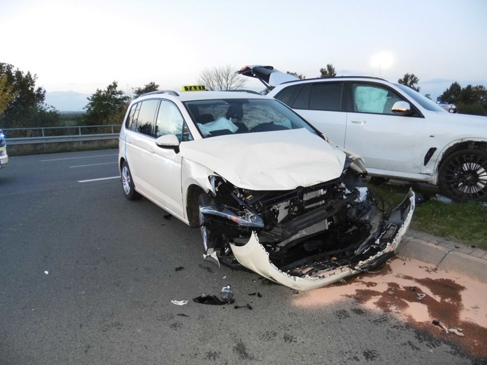 POL-STD: Drei Leichtverletzte bei Unfall an der Autobahnauffahrt Jork