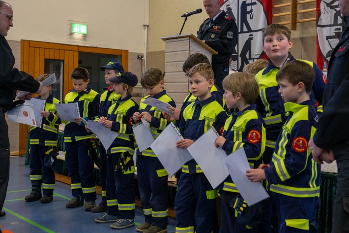 FW Menden: Über 100 Ehrungen bei Stadtjahresdienstbesprechung der Feuerwehr Menden