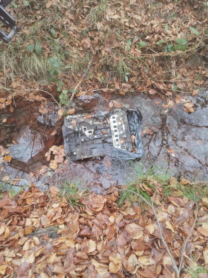 POL-OF: Was soll das? - Unbekannte entsorgen Motorblock in Entwässerungsgraben