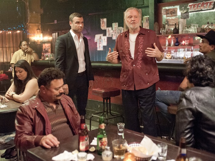 "Ray Donovan": Fox zeigt zweite Staffel der US-Erfolgsserie als Double Feature mit "The Walking Dead" (FOTO)