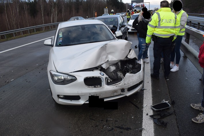 POL-PDKL: A6/Ramstein-Miesenbach, Hoher Sachschaden bei Auffahrunfall