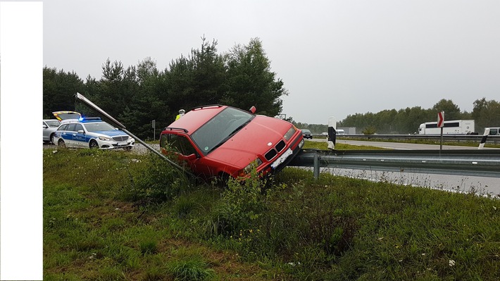 POL-PDKL: A 6/ Autobahnkreuz Landstuhl, PKW landet auf Schutzplanke