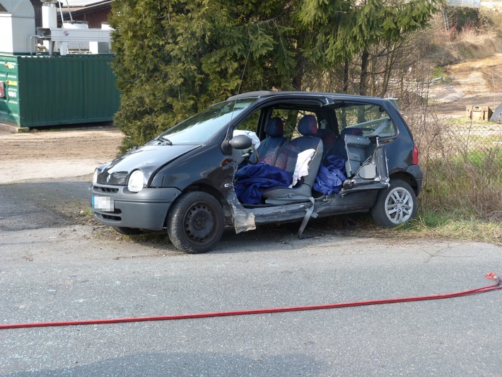 FW-DT: Verkehrsunfall mit zwei verletzten Personen