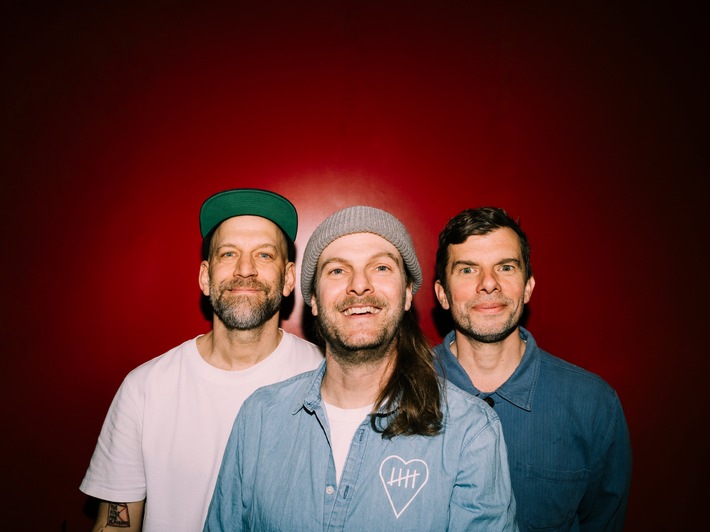 Applaus, Applaus zum Bandjubiläum: Dokumentation "Sportfreunde Stiller - Mit dem Herz in der Hand" und Podcast / Ab 28. Mai in der ARD Mediathek und in ARD Sounds