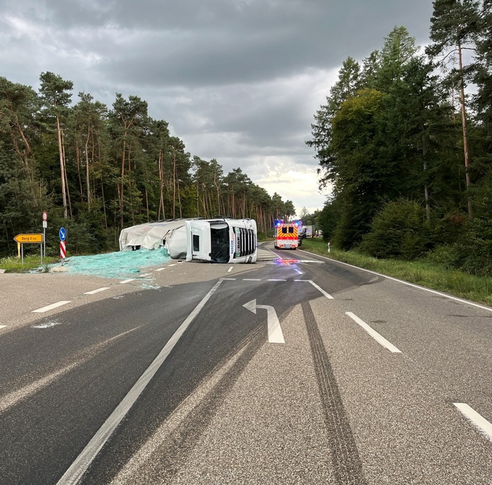POL-PDLD: Vollsperrung B 9 bei Berg nach Lkw-Unfall
