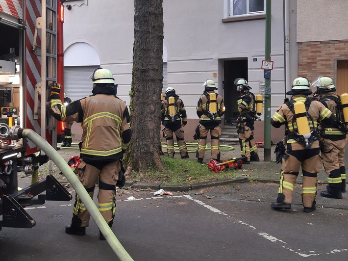 FW-E: Zimmerbrand in Holsterhausen - Aufmerksamer Passant rettet Anwohner aus Brandwohnung