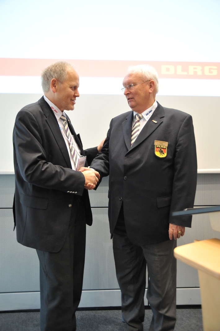 Hans-Hubert Hatje einstimmig zum neuen DLRG-Präsidenten gewählt (BILD)