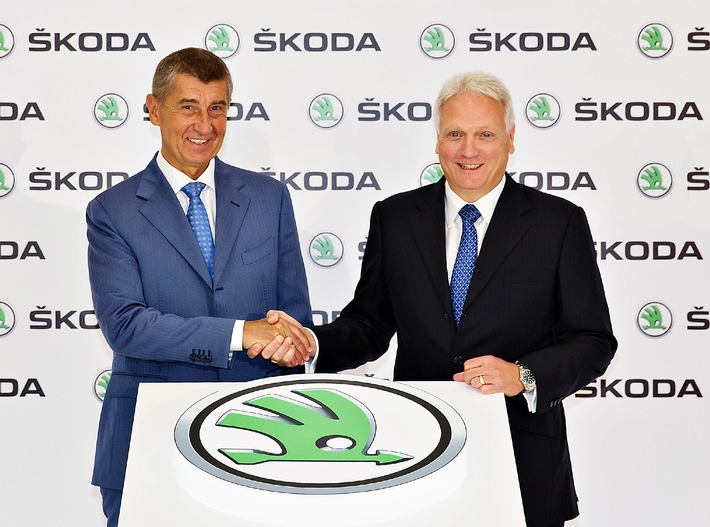 SKODA startet Betrieb des neuen Motorenzentrums in Mladá Boleslav (FOTO)
