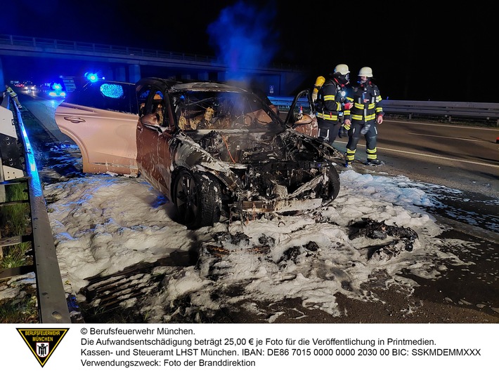 FW-M: Pkw in Vollbrand auf der Autobahn 8 (Perlach)