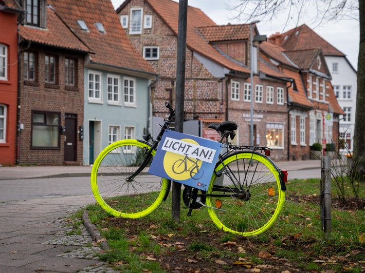 POL-LG: ++ Präventionsaktion &quot;Sichtbarkeit von fahrradfahrenden Schülern&quot; ++ Aktion von Polizei und insgesamt sechs Lüneburger Schulen ++ mehr als 5000 Eltern angeschrieben ++ ...