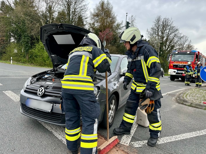 FW-EN: Verkehrsunfall im Kreuzungsbereich