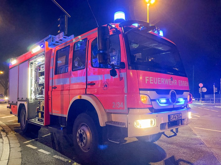 FW-E: Kellerbrand in Essen-Bochold - zwei Personen verletzt