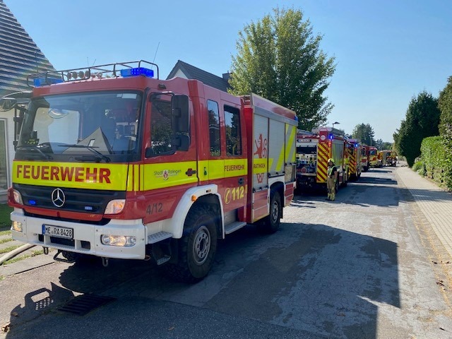 FW Ratingen: Chlorgas im Keller - Schweißtreibender Einsatz für die Feuerwehr Ratingen