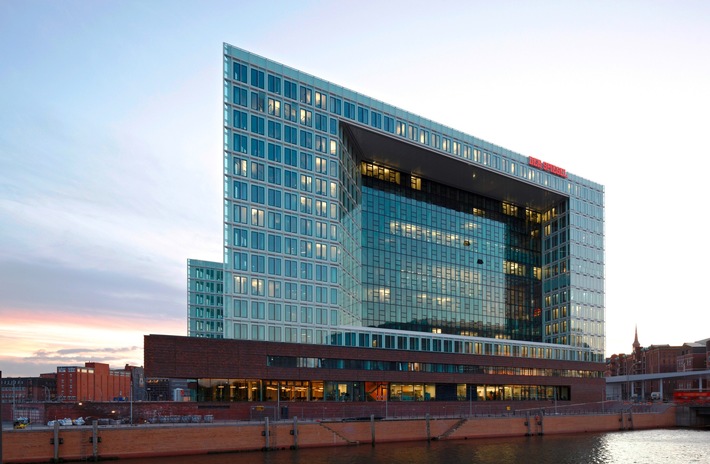 Deutsche Hypo finanziert Spiegel-Gebäude für die ROBERT VOGEL GmbH &amp; Co Kommanditgesellschaft in Hamburg