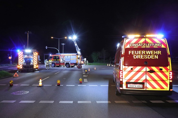 FW Dresden: Schwerer Verkehrsunfall mit mehreren Verletzten