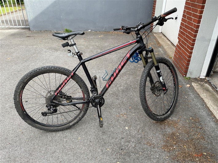 POL-BO: Auf Supermarkt-Parkplatz gestohlen: Polizei stellt Fahrrad sicher - Eigentümer gesucht
