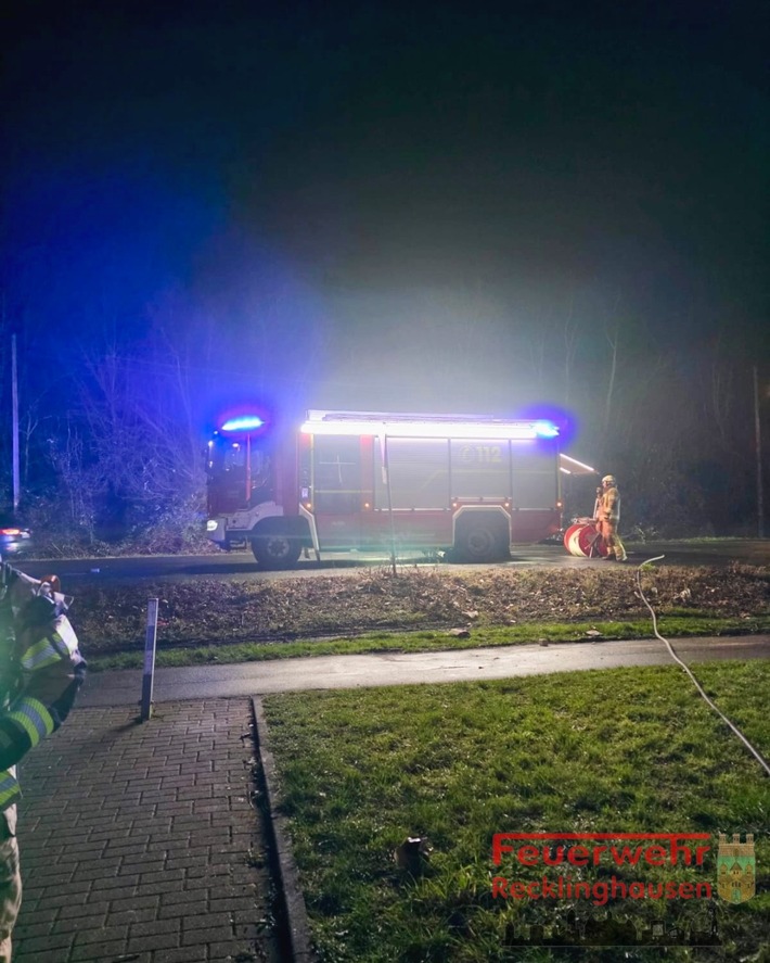 FW-RE: Silvesterbilanz 2025/2026: 99 Einsätze für Feuerwehr und Rettungsdienst in Recklinghausen - Parallele Brandeinsätze fordern alle Kräfte