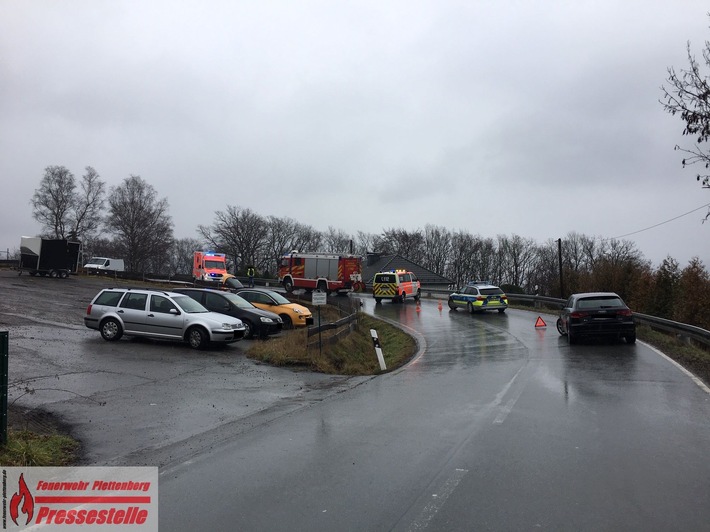 FW-PL: Stadtgebiet. Feuerwehr und Rettungsdienste am Montagmorgen im Dauereinsatz. Zeitweise mehrere Paralleleinsätze.