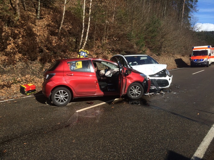 POL-PDNW: (Elmstein) Verkehrsunfall mit drei leicht Verletzten