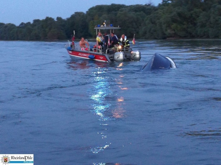 WSPA-RP: Sportboot auf dem Rhein gesunken