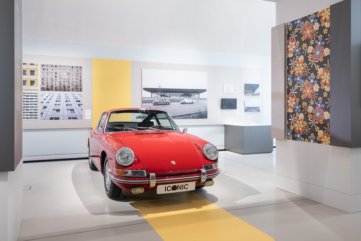 Neue Ausstellung im DRIVE. Volkswagen Group Forum in Berlin: &quot;ICONIC - A Timeless Journey of Culture, Society and Mobility&quot;