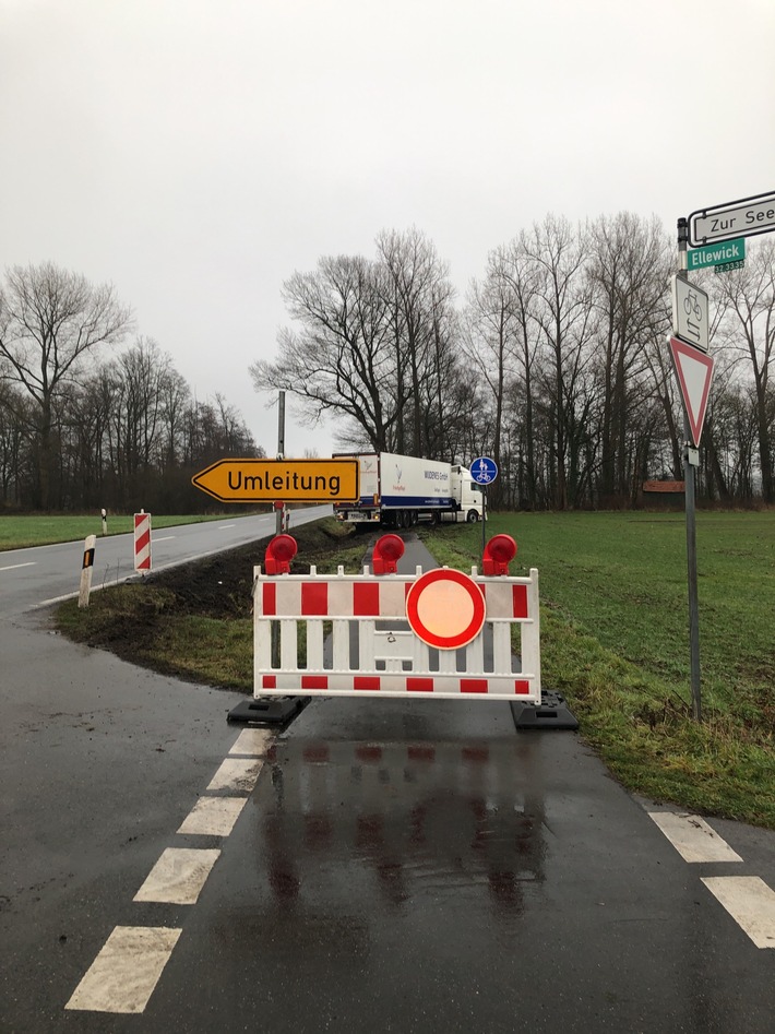POL-BOR: Vreden-Ellewick - Lkw blockiert Radweg / Bergung am Donnerstag