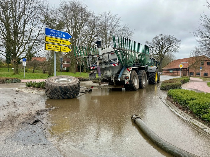 FW-OLL: 18.000l Gülle fluten Dorfstraße in Huntlosen